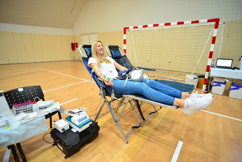 U organizaciji sekcije HZSN Zadar u dvorani 1 SC Višnjik održana je akcija dobrovoljnog darivanja krvi na kojoj je prikupljeno 25 doza tekućine koja život znači. Foto: Iva Perinčić