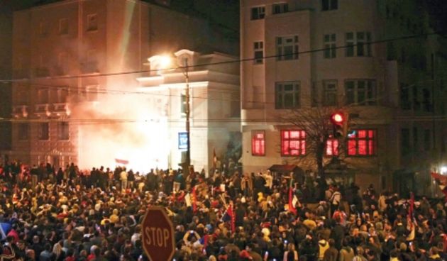 Gori američka ambasada u Beogradu, foto. alo.rs