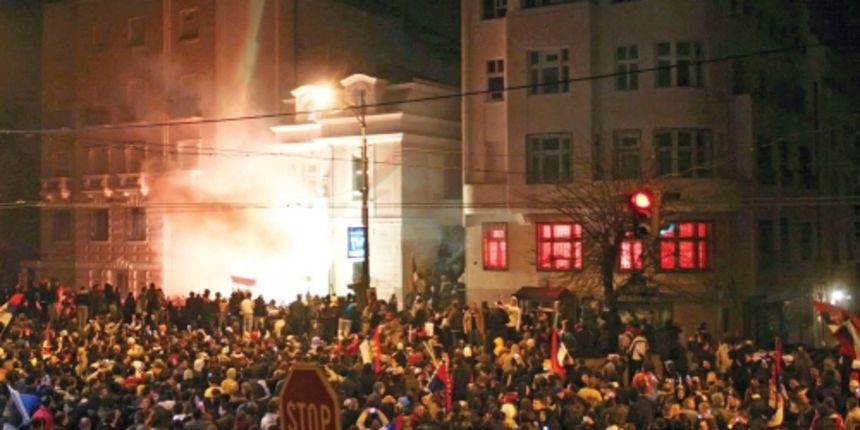 Gori američka ambasada u Beogradu, foto. alo.rs