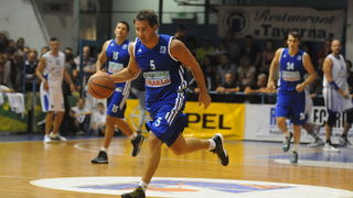 Zadar, 230912
Dvorana Jazine.
Humanitarna utakmica “Za Stephanie smo vratili kosarku u Jazine” na kojoj su nastupile brojne bivse zvijezde KK Zadra poput Dina Radje, Arijana Komazeca, Gordana Giriceka i drugih.
Na fotografiji: srebrni olimpijac Alan Greg Zadar, 230912
Dvorana Jazine.
Humanitarna utakmica “Za Stephanie smo vratili kosarku u Jazine” na kojoj su nastupile brojne bivse zvijezde KK Zadra poput Dina Radje, Arijana Komazeca, Gordana Giriceka i drugih.
Na fotografiji: srebrni olimpijac Alan Greg