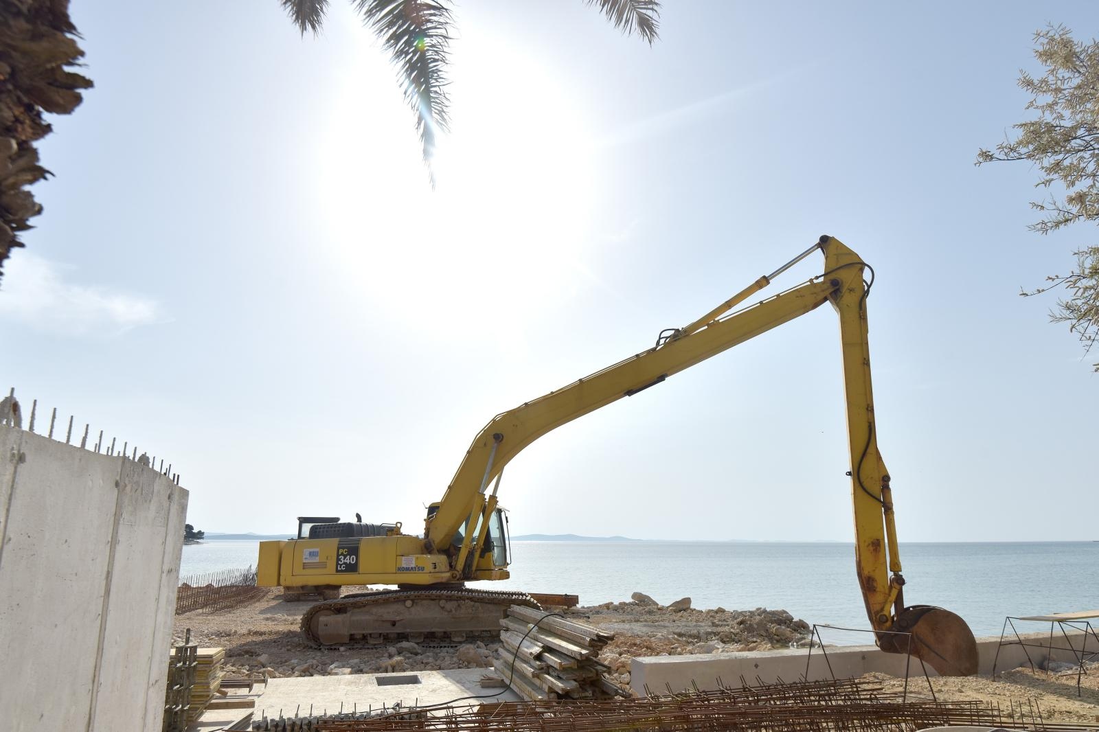 Vandali napravili veliku štetu na gradilištu obalnog zida u Petrčanima
