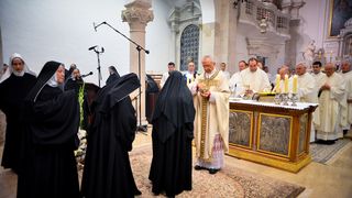 Nadbiskup Puljić predvodio svečano misno slavlje u crkvi. sv. Marije u sklopu obilježavanja 950. obljetnice spomena samostana. Foto: Iva Perinčić