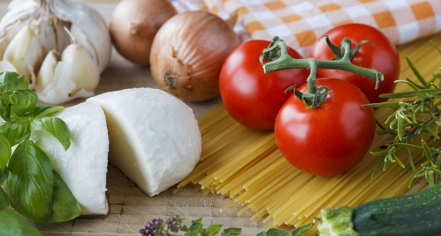 Hrana, pomidor, mozzarella Hrana, pomidor, mozzarella