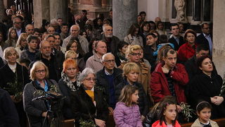 Cvjetnica 20. ožujka 2016: Nakon blagoslova maslinovih grančica, nadbisku Želimir Puljić predvodio je procesiju do katedrale sv. Stošije gdje je služio misno slavlje na kojem se pjevala Muka našeg Gospodina Cvjetnica 20. ožujka 2016: Nakon blagoslova maslinovih grančica, nadbisku Želimir Puljić predvodio je procesiju do katedrale sv. Stošije gdje je služio misno slavlje na kojem se pjevala Muka našeg Gospodina