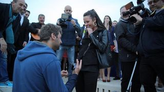 04.04.2014., Zadar – Australac Jason Grdovich zaprosio je svoju djevojku na Morskim Orguljama nakon devet godina veze, a cinu su svjedocili popularni pjevac Mladen Grdovic, gradonacelnik Bozidar Kalmeta, predsjednik zadarske TZ Zvonko Supe te mnogi medi