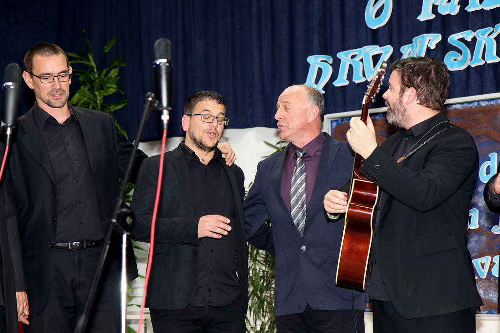 OŠ Smiljevac: Obilježena 50. godina Deklaracije o nazivu i položaju hrvatskoga jezika OŠ Smiljevac: Obilježena 50. godina Deklaracije o nazivu i položaju hrvatskoga jezika