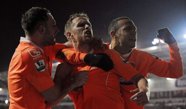Blackpool’s Brett Ormerod (C) celebrates with teammates // Reuters