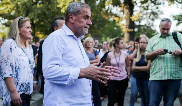 Milan Bandić izviždan na prosvjedu u Vukomercu, oštetili mu i auto