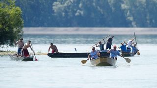 Na Preloskoj Marini odrzana tradicionalna utrka starih ladji, Lov na labudje pero. Photo: Vjeran Zganec Rogulja/PIXSELL Na Preloskoj Marini odrzana tradicionalna utrka starih ladji, Lov na labudje pero. Photo: Vjeran Zganec Rogulja/PIXSELL