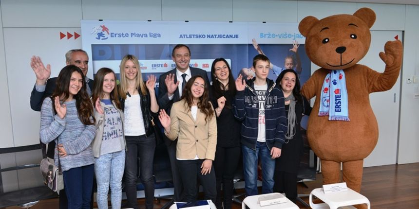 U Zagrebu je predstavljena treća sezona Erste Plave lige, jedinstvenog atletskog natjecanja osmoškolaca u organizaciji Atletskog kluba Pro Sport U Zagrebu je predstavljena treća sezona Erste Plave lige, jedinstvenog atletskog natjecanja osmoškolaca u organizaciji Atletskog kluba Pro Sport