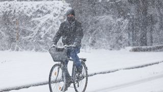 Đir snijegom prekrivenim Gračacom, 25. siječnja 2021. Đir snijegom prekrivenim Gračacom, 25. siječnja 2021.