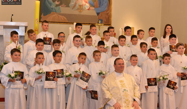 Sakrament prve svete pričesti u Župnoj crkvi Kraljice Mira u Stanovima