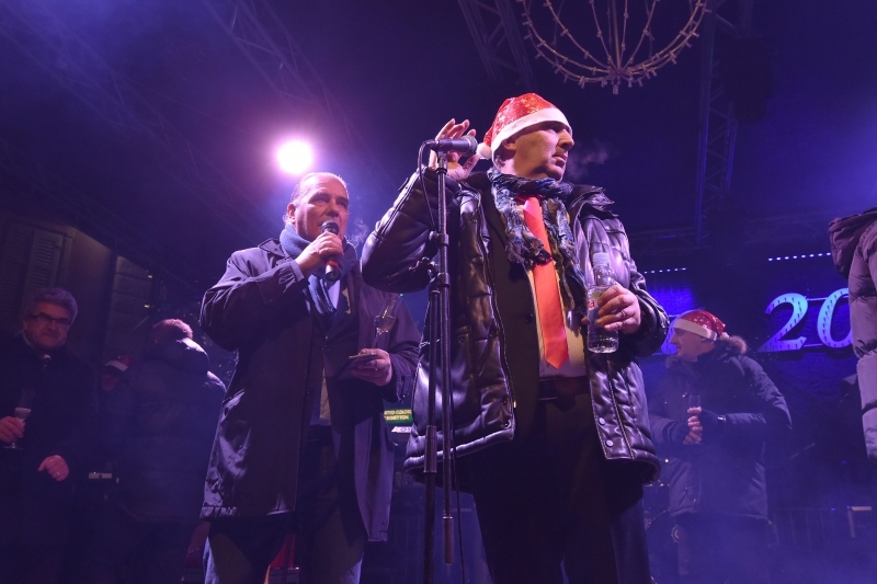 Mladen Grdović pjesmom uveo Poreč u Novu 2017.