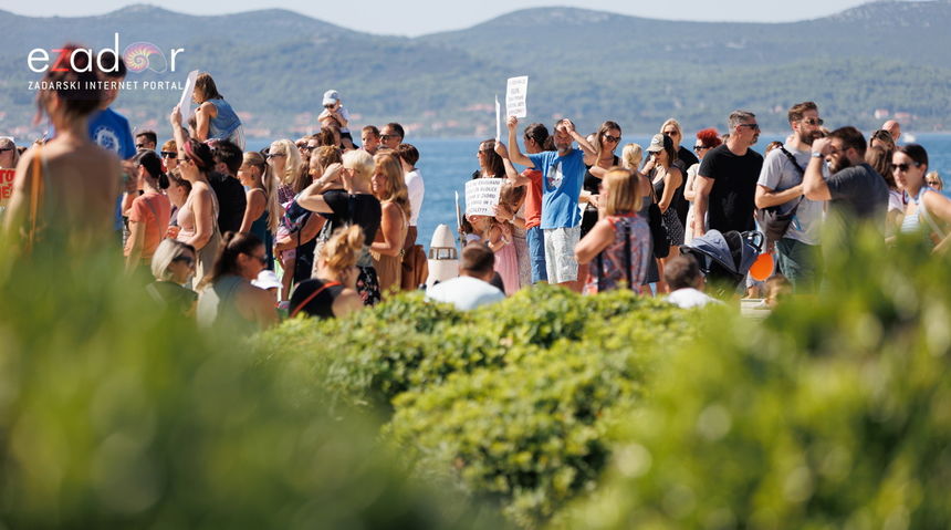 Javni prosvjed Reci AAAA! Javni prosvjed Reci AAAA!