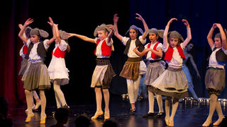 Plesna čestitka Zadarskog plesnog ansambla, Foto: Leo Banić Plesna čestitka Zadarskog plesnog ansambla, Foto: Leo Banić