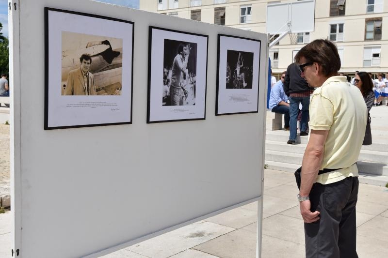 Povodom 20. godisnjice smrti kosarkaskog velikana Krese Cosica, uz humanitarnu prodaju proizvoda po simbolicnima cijenama na Forumu je organizirana izlozba njegovih fotografija, a najmladji su sudjelovali u kosarkaskom turniru. Ljerka Cosic s obitelji. Ph Povodom 20. godisnjice smrti kosarkaskog velikana Krese Cosica, uz humanitarnu prodaju proizvoda po simbolicnima cijenama na Forumu je organizirana izlozba njegovih fotografija, a najmladji su sudjelovali u kosarkaskom turniru. Ljerka Cosic s obitelji. Ph