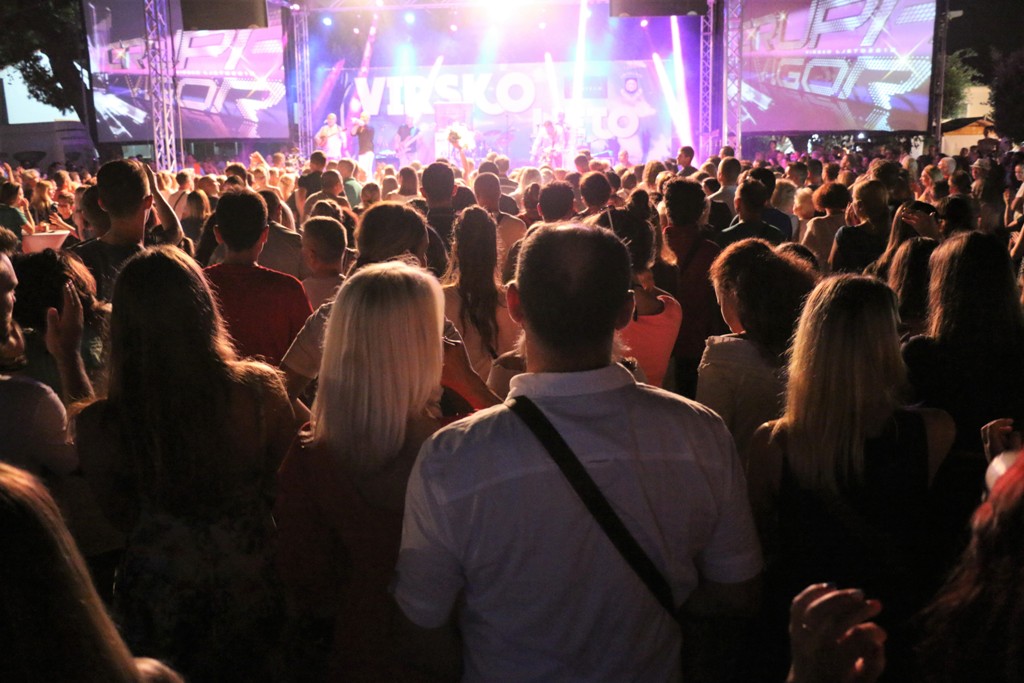 Prvi koncert popularnog slavonskog benda Vigor na otoku Viru