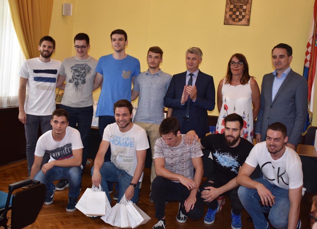 Prijem za nagrađivane učenike osnovnih i srednjh škola