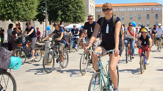 Image 892663 (auto) Image 892663 (auto)