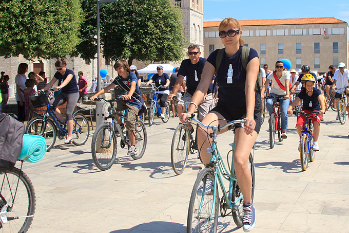 Image 892663 (auto) Image 892663 (auto)