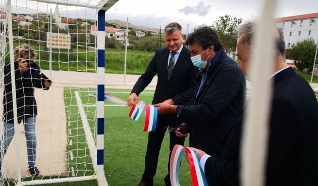 Svečano otvoren sportski malonogometni teren u Vlašićima