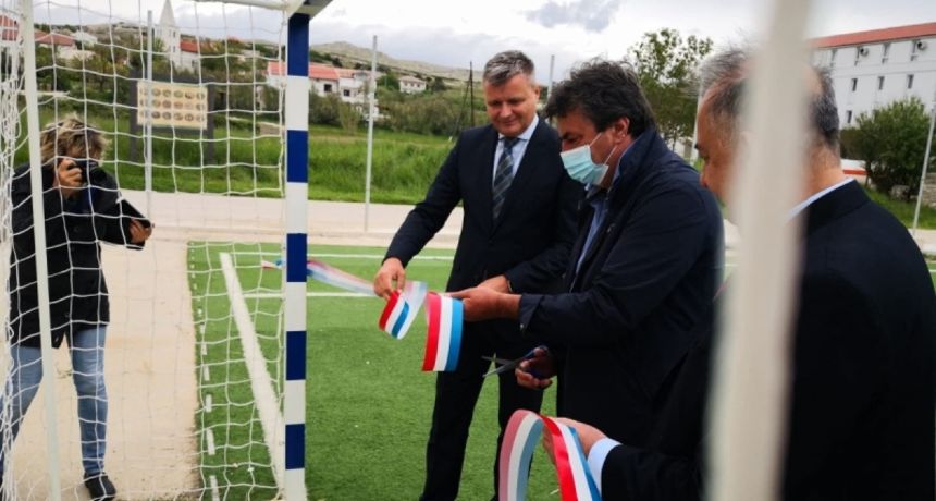 Svečano otvoren sportski malonogometni teren u Vlašićima
