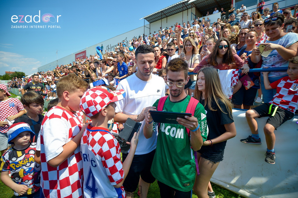 Zadarska vatrena četvorka na Stanovima se družila s mladim zadarskim nogometašima Zadarska vatrena četvorka na Stanovima se družila s mladim zadarskim nogometašima