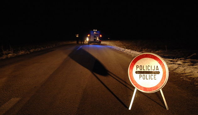 Varazdin, 111210. U noci s petka na subotu na cesti Kursanec – G. Kursanec kraj Varazdina doslo je do naleta osobnog vozila na dvoje pjesaka, od kojih je jedna osoba na mjestu preminula.  Na slivi: policija vrsi ocevid. Foto: Andrej Svoger / CROPIX