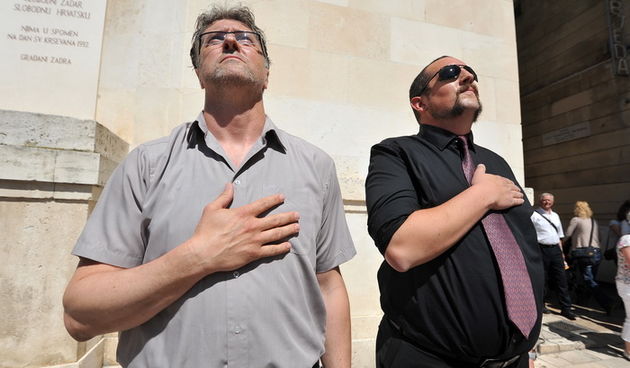 Zadar, 090513.
Jutros su clanovi izborne liste Konji na Narodnom trgu prikazali kako ce zapocinjati njihovi radni dani kada budu u gradskom vijecu. Kako izjavljuju, svaki dan ce poceti postavljanjem u vrstu i slusanjem himne, nakon cega slijedi jutarnja t