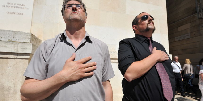 Zadar, 090513.
Jutros su clanovi izborne liste Konji na Narodnom trgu prikazali kako ce zapocinjati njihovi radni dani kada budu u gradskom vijecu. Kako izjavljuju, svaki dan ce poceti postavljanjem u vrstu i slusanjem himne, nakon cega slijedi jutarnja t