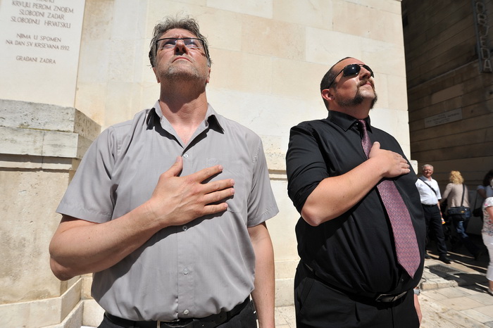 Zadar, 090513.
Jutros su clanovi izborne liste Konji na Narodnom trgu prikazali kako ce zapocinjati njihovi radni dani kada budu u gradskom vijecu. Kako izjavljuju, svaki dan ce poceti postavljanjem u vrstu i slusanjem himne, nakon cega slijedi jutarnja t Zadar, 090513.
Jutros su clanovi izborne liste Konji na Narodnom trgu prikazali kako ce zapocinjati njihovi radni dani kada budu u gradskom vijecu. Kako izjavljuju, svaki dan ce poceti postavljanjem u vrstu i slusanjem himne, nakon cega slijedi jutarnja t