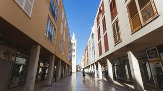 Zatvorene butige i poluprazan zadarski Poluotok Zatvorene butige i poluprazan zadarski Poluotok