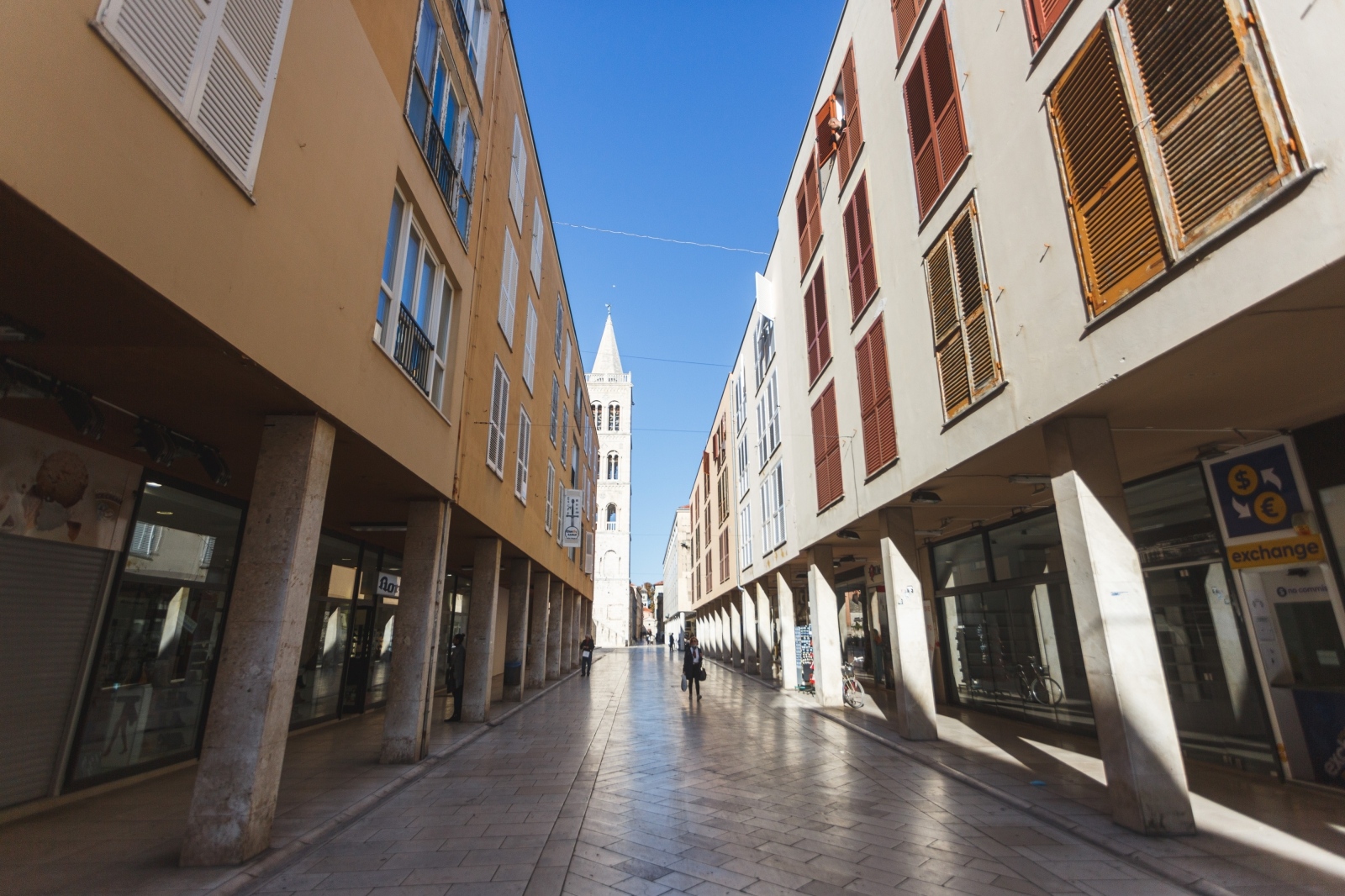 Zatvorene butige i poluprazan zadarski Poluotok Zatvorene butige i poluprazan zadarski Poluotok