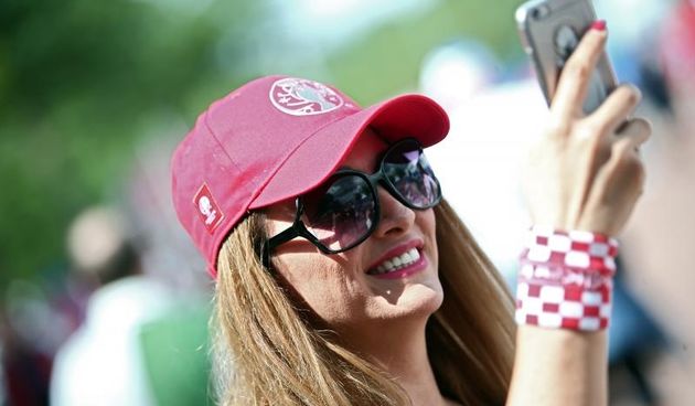 Hrvatski navijači okupirali Saint-Etienne pred utakmicu između Hrvatske i Češke. Photo: Sanjin Strukić/PIXSELL