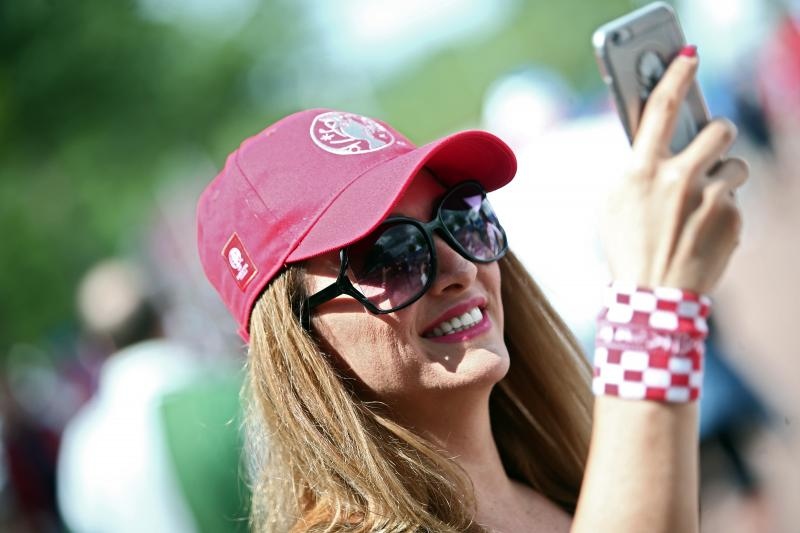 Hrvatski navijači okupirali Saint-Etienne pred utakmicu između Hrvatske i Češke. Photo: Sanjin Strukić/PIXSELL