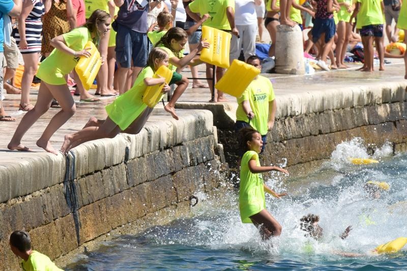 Jubilarni 10. dm Millennium Jump na zadarskoj rivi, Photo: Dino Stanin/PIXSELL Jubilarni 10. dm Millennium Jump na zadarskoj rivi, Photo: Dino Stanin/PIXSELL