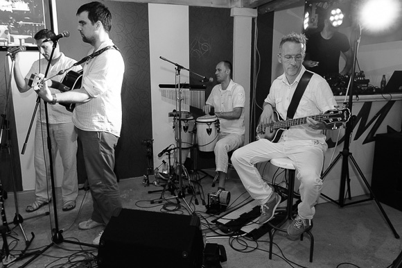 Klapa Kampanel @ Menfisto bar, 18.7.2015. (foto: Ivan Toman) Klapa Kampanel @ Menfisto bar, 18.7.2015. (foto: Ivan Toman)