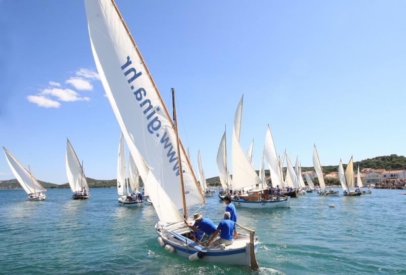 Betina: Održana tradicionalna regata za dušu i tilo, Foto: Duško Jaramaz/PIXSELL Betina: Održana tradicionalna regata za dušu i tilo, Foto: Duško Jaramaz/PIXSELL