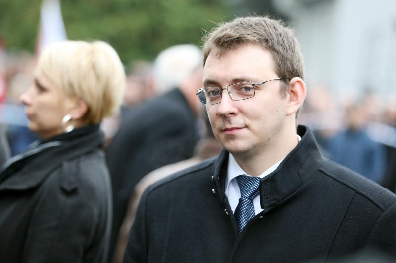 Vukovar – Dan sjecanja na zrtvu Vukovara 1991. – 2014. pod sloganom Vukovar – mjesto posebnog pijeteta. 23. je obljetnica stradavanja i zrtve Vukovara u Domovinskom ratu. Sudionici Kolone sjecanja prolaze ulicama grada do Memorijalnog groblja zrtava iz Do Vukovar – Dan sjecanja na zrtvu Vukovara 1991. – 2014. pod sloganom Vukovar – mjesto posebnog pijeteta. 23. je obljetnica stradavanja i zrtve Vukovara u Domovinskom ratu. Sudionici Kolone sjecanja prolaze ulicama grada do Memorijalnog groblja zrtava iz Do