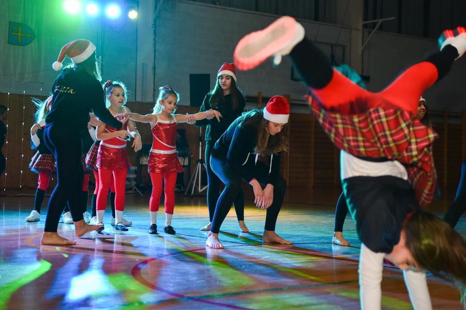 Plesna Božićna čarolija na otoku Pagu