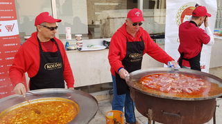 Turopoljsko srce srcu Zadra: Buševačke delicije i folklorni program na Forumu