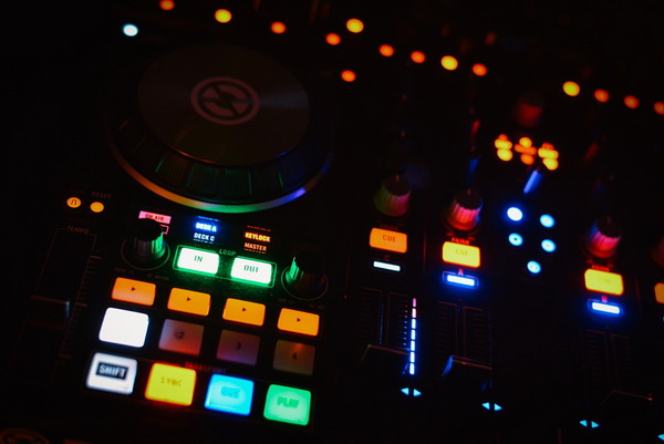 Uskrsni koncert: Filip Dizdar & Groovers bend @ Maraschino Bar