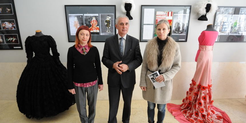 Zadar, 150413
Kazaliste lutaka Zadar. Otvorenje izlozbe crteza, kostima i fotografije Marije Saric Ban “Slike u vremenu bajke”.
Na fotografiji: detalj s otvorenja; Marija Saric Ban, zupan Stipe Zrilic, ravnateljica KLZ Iris Pavic Tumpa.
Foto: Luka Gerlanc Zadar, 150413
Kazaliste lutaka Zadar. Otvorenje izlozbe crteza, kostima i fotografije Marije Saric Ban “Slike u vremenu bajke”.
Na fotografiji: detalj s otvorenja; Marija Saric Ban, zupan Stipe Zrilic, ravnateljica KLZ Iris Pavic Tumpa.
Foto: Luka Gerlanc