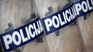 Radnicima škvera Nauta Lamjana interventna policija PU Zadarske onemogućila je pokušaj ulaska u škver u kojem se odvija stečajni postupak. Photo: Filip Brala/PIXSELL Radnicima škvera Nauta Lamjana interventna policija PU Zadarske onemogućila je pokušaj ulaska u škver u kojem se odvija stečajni postupak. Photo: Filip Brala/PIXSELL