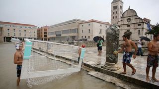 Vaterpolo utakmica na Forumu ispred crkve Sv. Donata, Foto: Filip Brala/PIXSELL