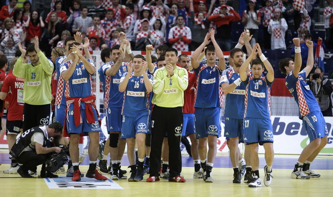Graz, 210110.
EURO 2010 u rukometu. 
Trece kolo skupine A. Utakmica Hrvatska – Rusija.
Na fotografiji:  Pozdrav publici.
Foto: Nenad Dugi / Cropix