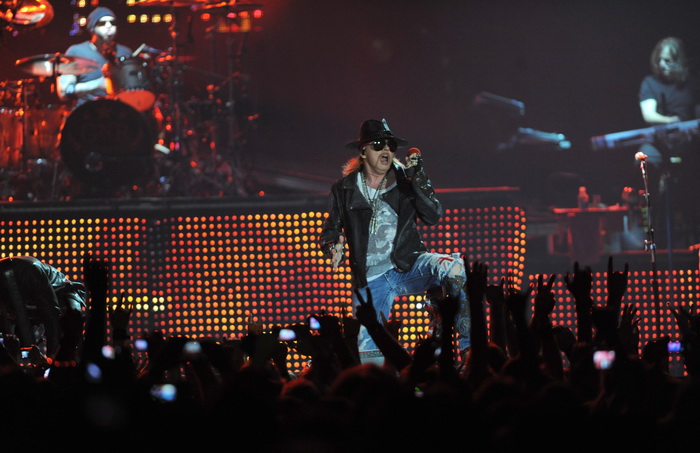 Split, 170712.
Koncert americke grupe Guns ‘n’ Roses koja je krajem 80-ih i pocetkom 90-ih bila jedna od vodecih grupa svijeta, danas je s malo manje popularnosti gostovala u splitskoj Spaladium Areni gdje se okupilo nekoliko tisuca obozavatelja. 
Na foto