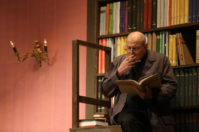 14.01.2014., Zadar – U zadarskoj kazalisnoj kuci gradjani su imali prilike pogledati predstavu “Glorija” Ranka Marinkovica u izvedbi sibenskog HNK. Photo: Filip Brala/PIXSELL 14.01.2014., Zadar – U zadarskoj kazalisnoj kuci gradjani su imali prilike pogledati predstavu “Glorija” Ranka Marinkovica u izvedbi sibenskog HNK. Photo: Filip Brala/PIXSELL