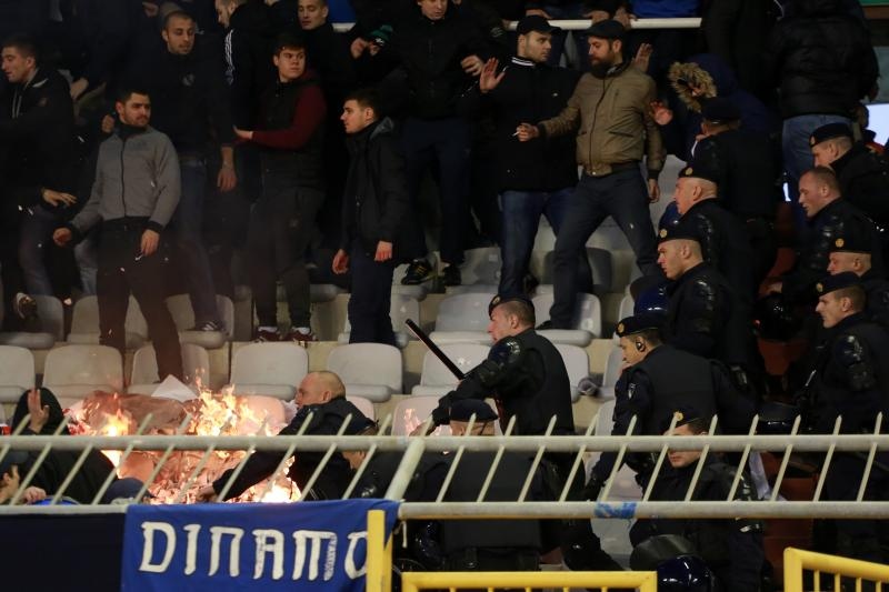Bakljada i neredi na utakmici Hajduk – Dinamo