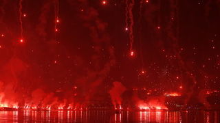 Split, 130211.
Bakljada i rakete tocno u ponoc povodom proslave 100. godina Hajduka.
Foto: Vojko Basic / CROPIX Split, 130211.
Bakljada i rakete tocno u ponoc povodom proslave 100. godina Hajduka.
Foto: Vojko Basic / CROPIX